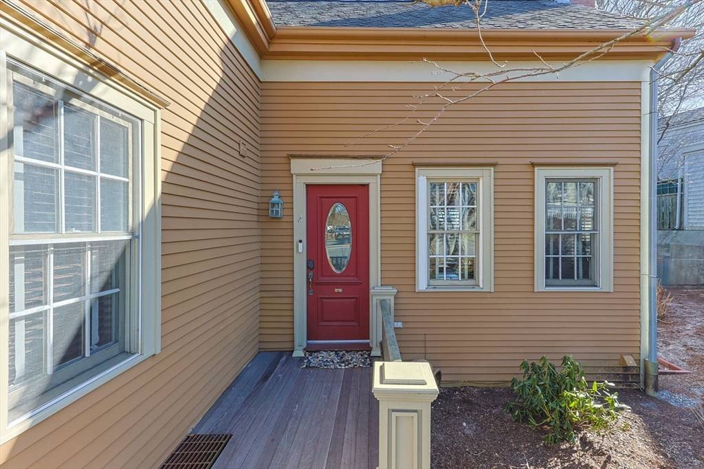 Provincetown, MA 02657,83 Bradford St #2