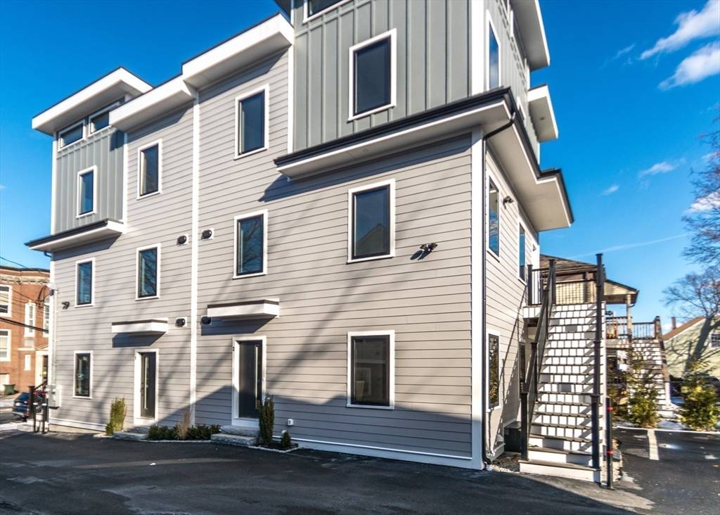 Waltham, MA 02453,15 Alder Street #1