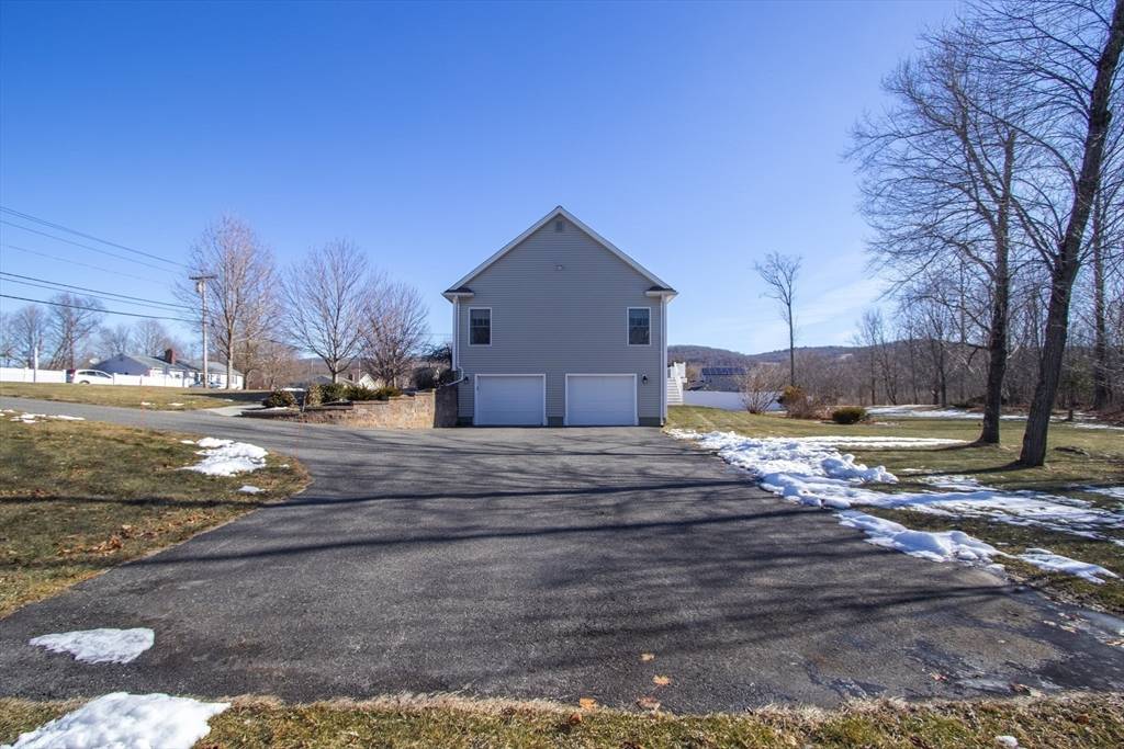 Wilbraham, MA 01095,1065 Tinkham Rd