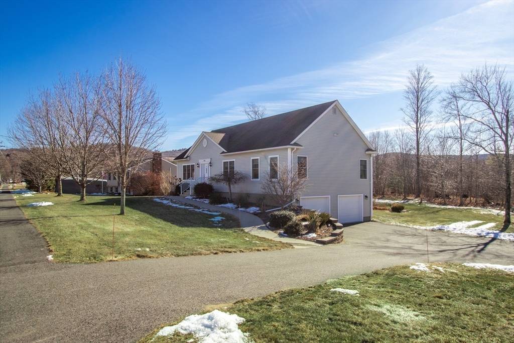 Wilbraham, MA 01095,1065 Tinkham Rd