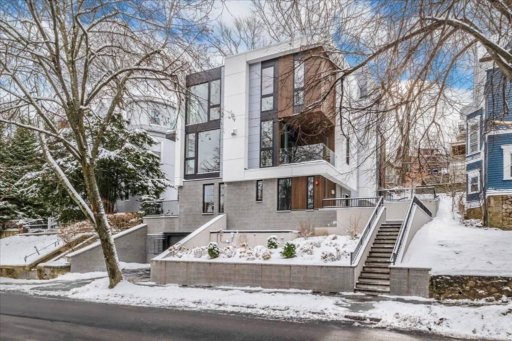 Brookline, MA 02445,57 University Road #Penthouse