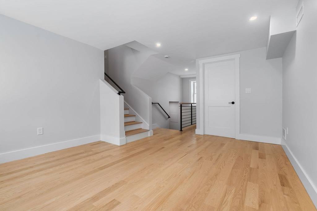 30 Grapevine Rd Gloucester, MA 01930