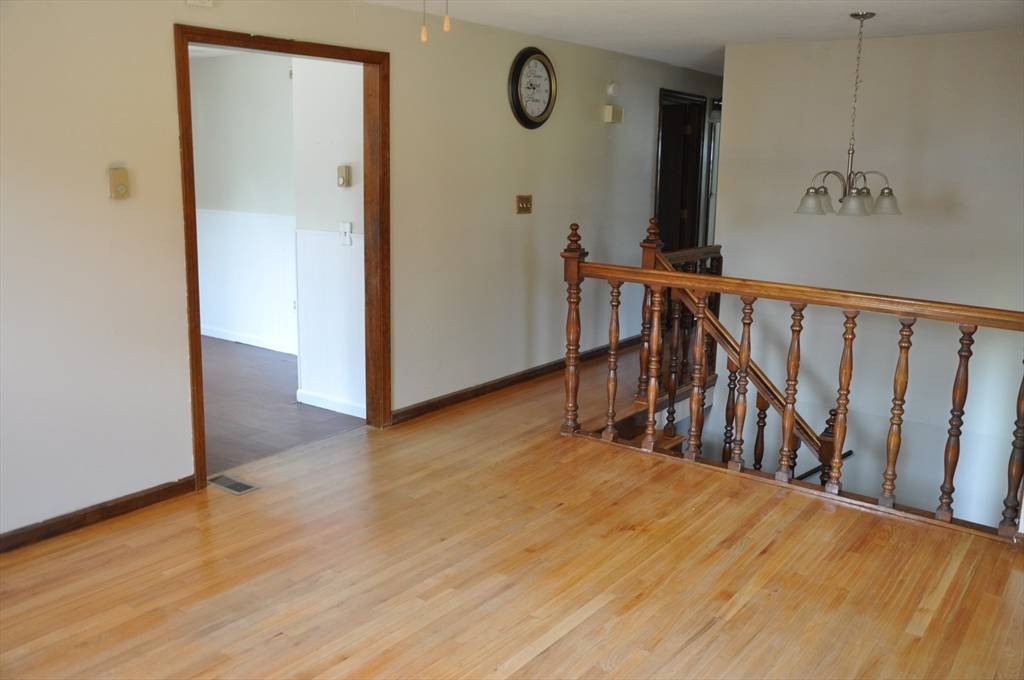 Ludlow, MA 01056,17 Barna St
