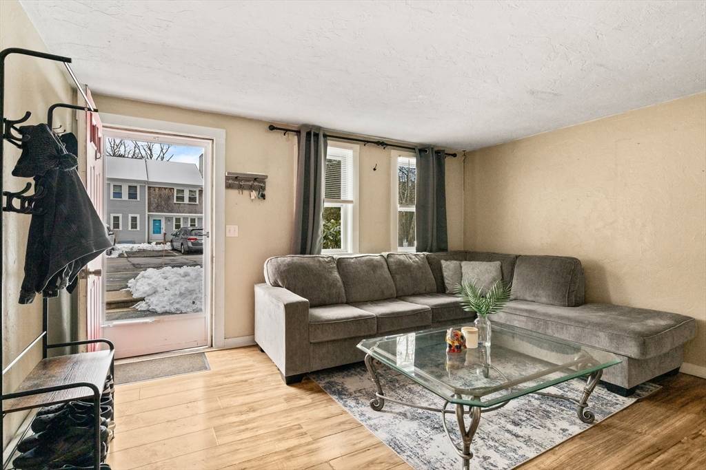 Mashpee, MA 02649,300 Falmouth Rd #1C