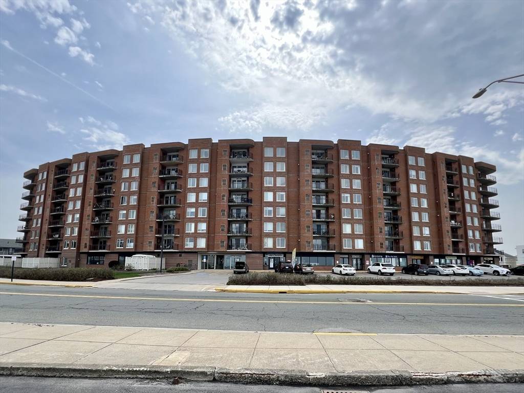 Hull, MA 02045,121 Nantasket Ave #208