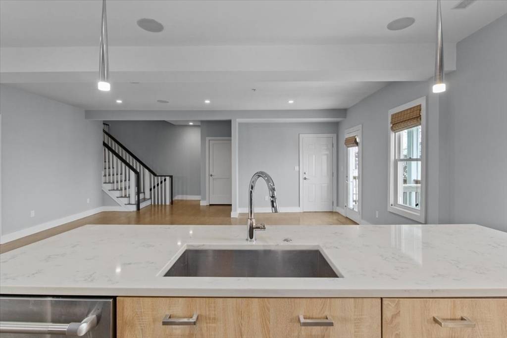 84 Romsey St #3 Boston, MA 02125