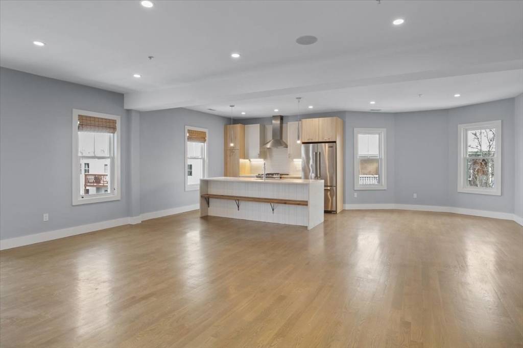 84 Romsey St #3 Boston, MA 02125