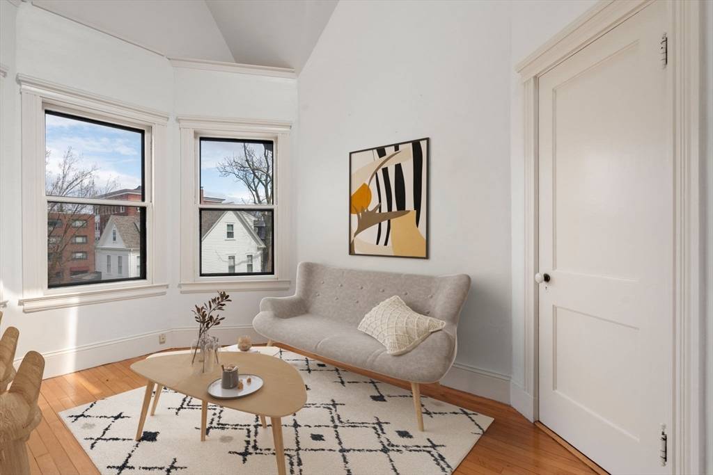 Cambridge, MA 02138,14 Remington Street #23