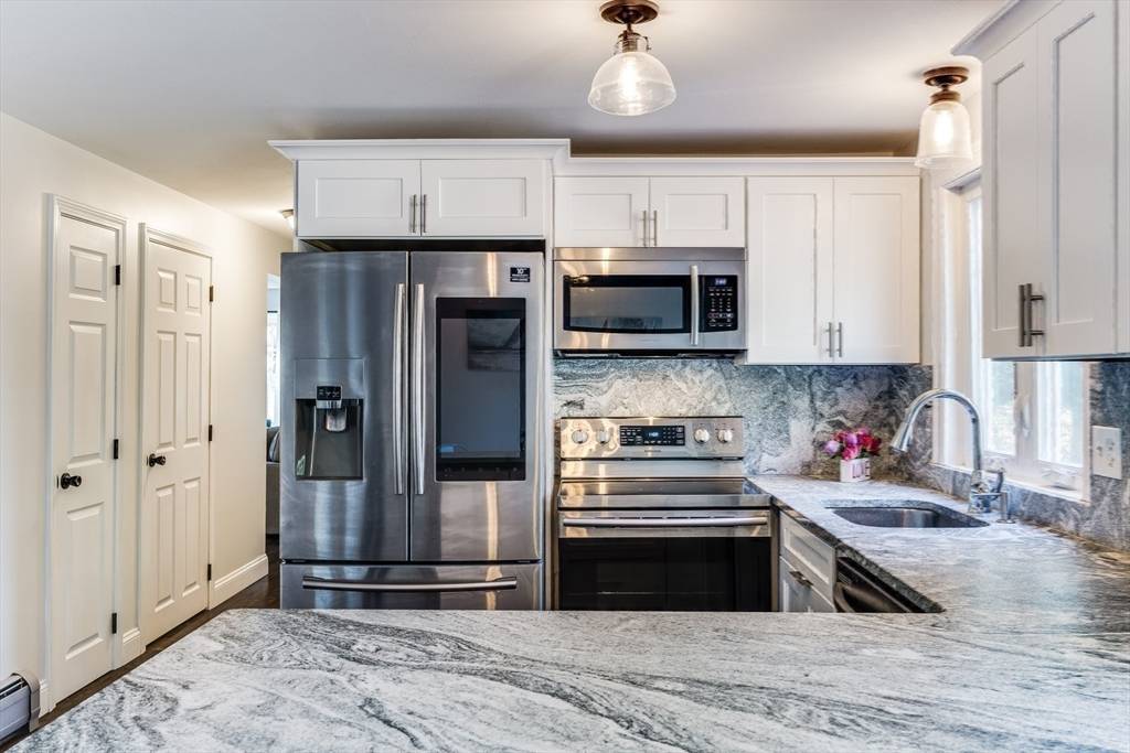 Barnstable, MA 02635,49 Roosevelt Rd