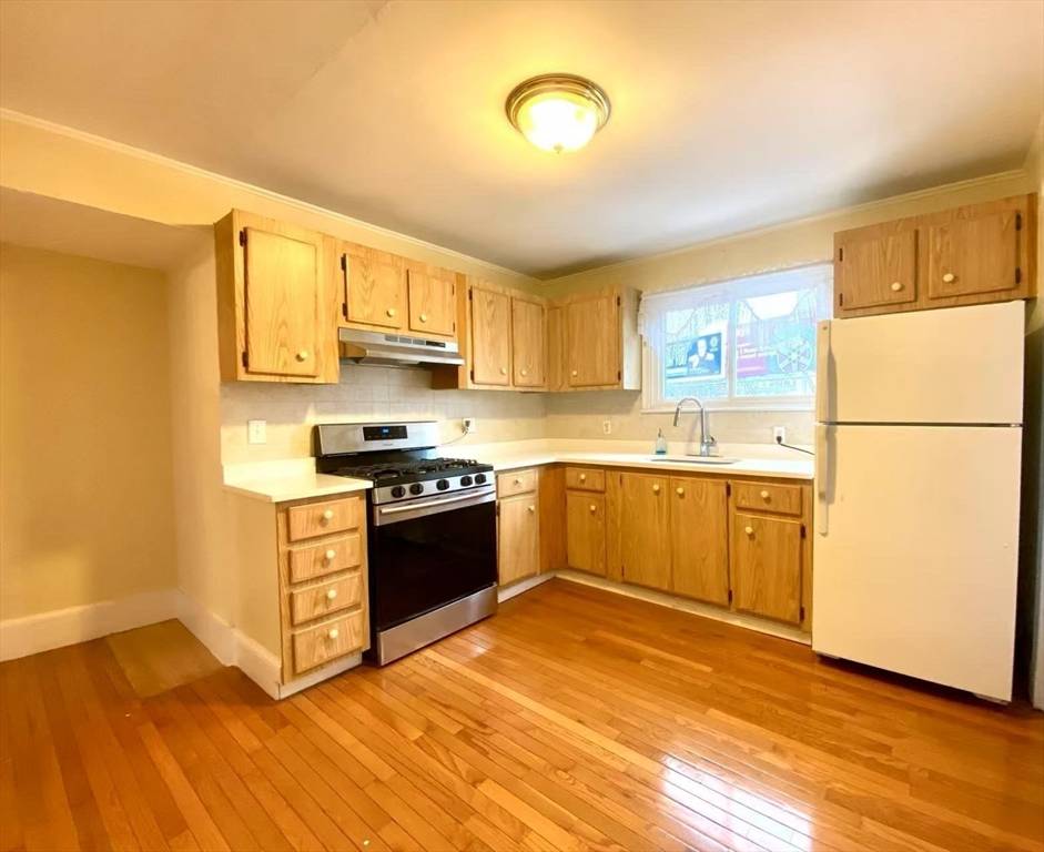 Somerville, MA 02144,2 Dickson St #2