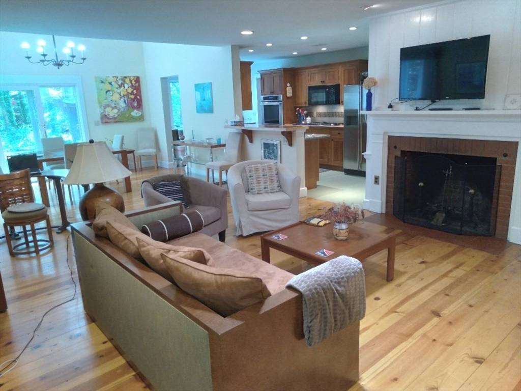 Barnstable, MA 02635,43 Poponessett Rd