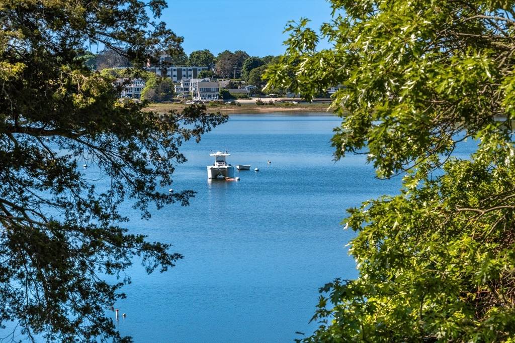 Bourne, MA 02534,10 Squeteague Harbor
