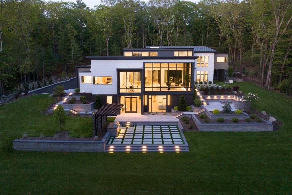 Weston, MA 02493,26 Spruce Hill Road