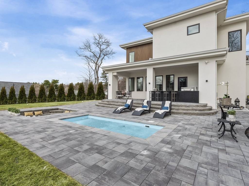 Saugus, MA 01906,225 Walnut St