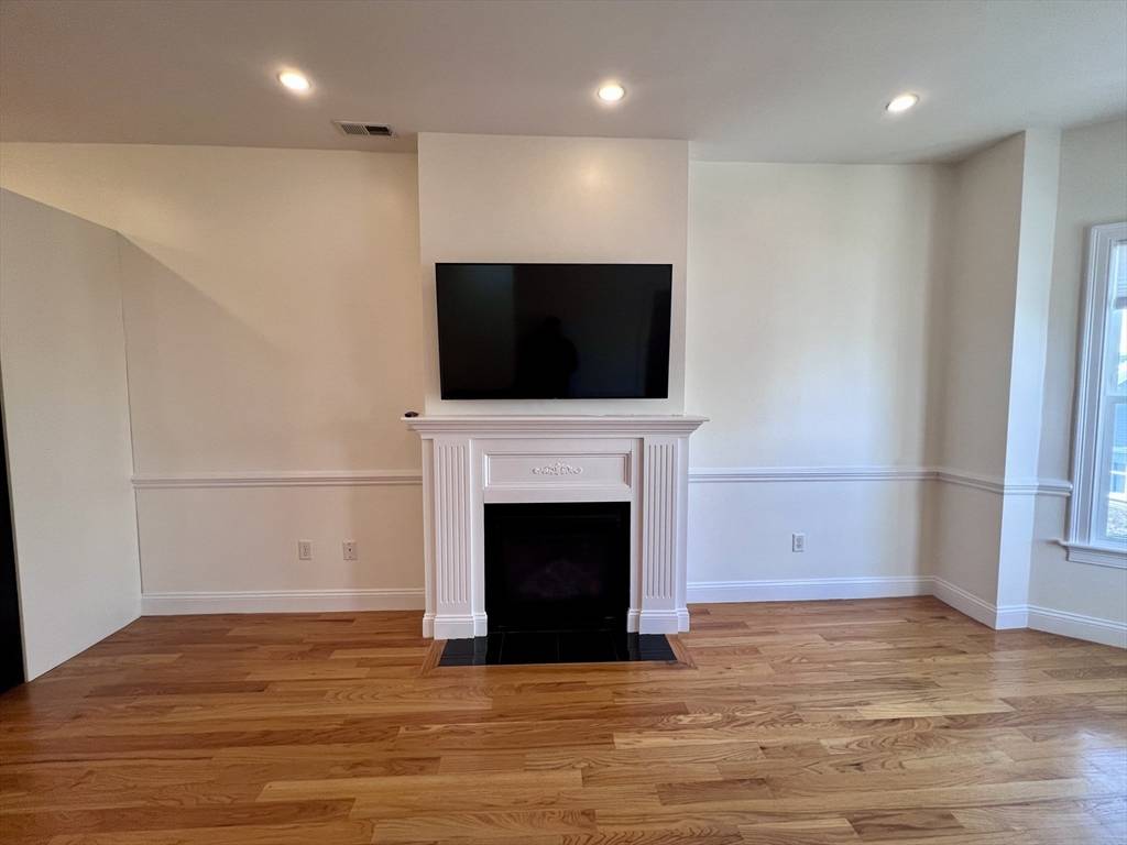 150-1/2 M St #3 Boston, MA 02127