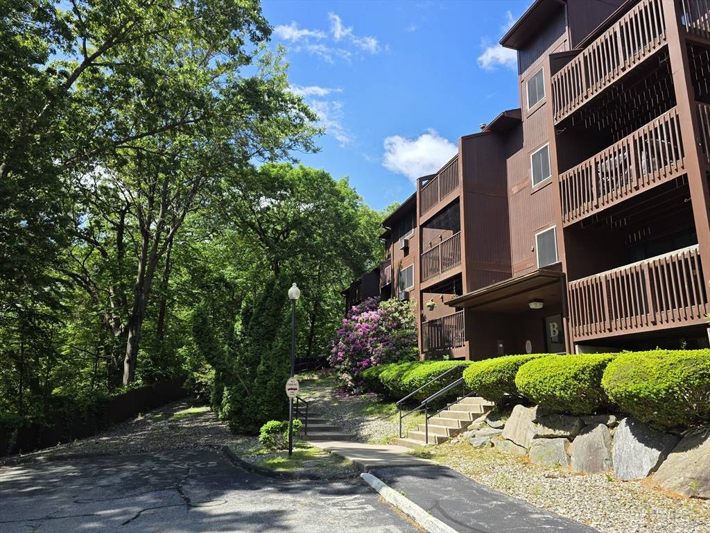 Worcester, MA 01604,340 Sunderland Rd #14