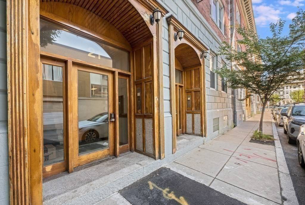 Boston, MA 02215,21 Aberdeen Street #B