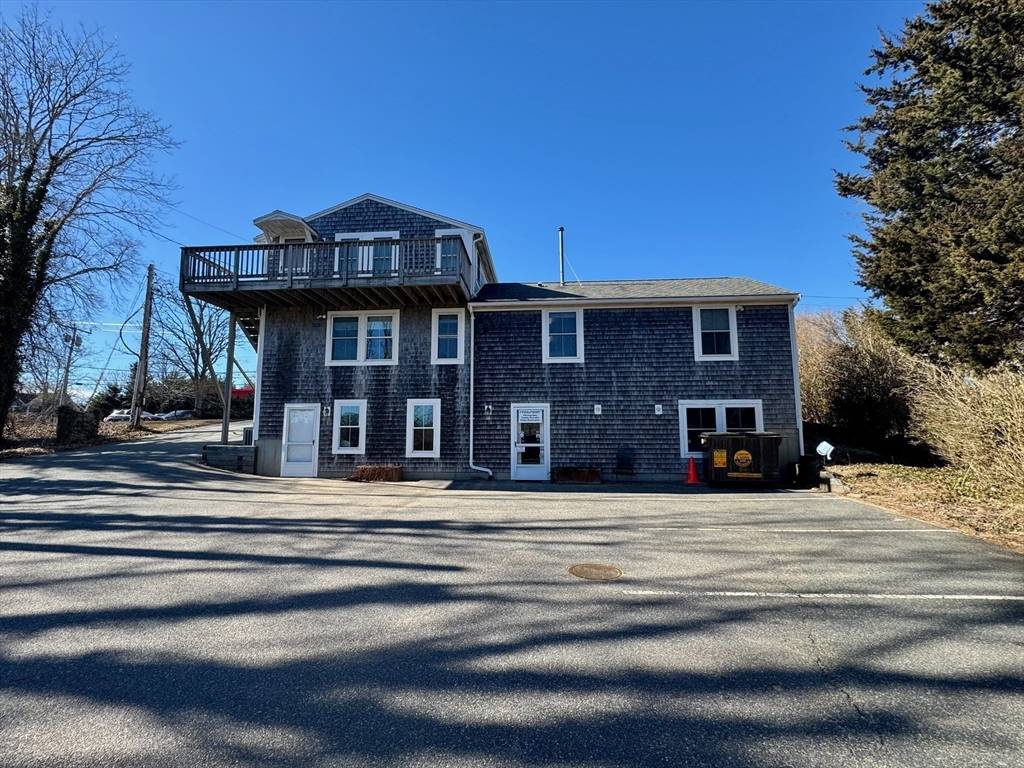 Orleans, MA 02653,139 Route 6a