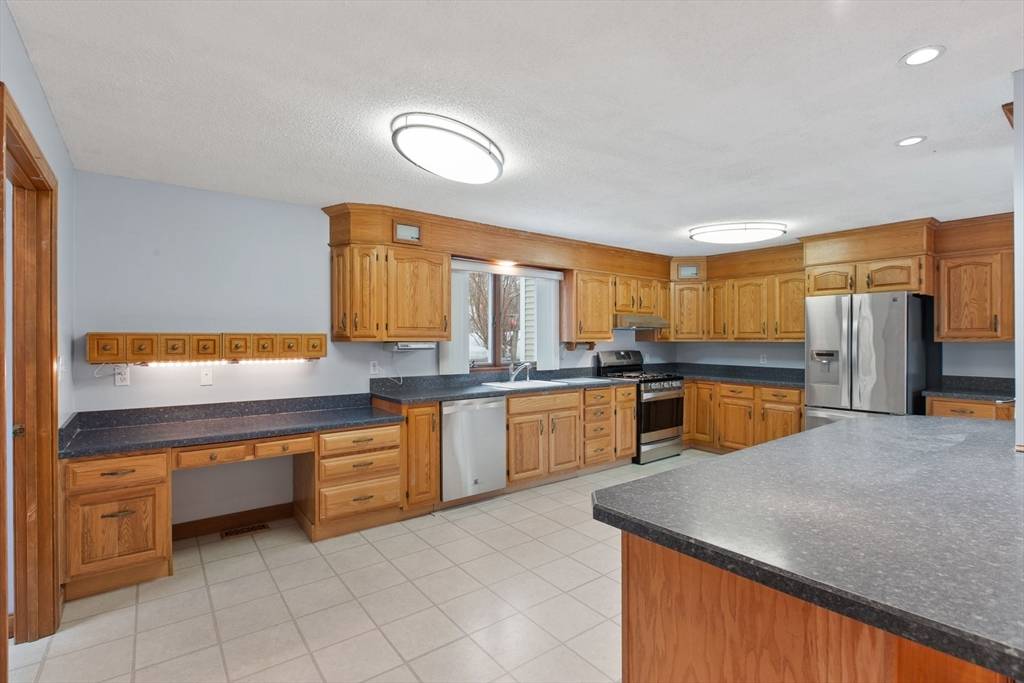 Groveland, MA 01834,113 Center St #1