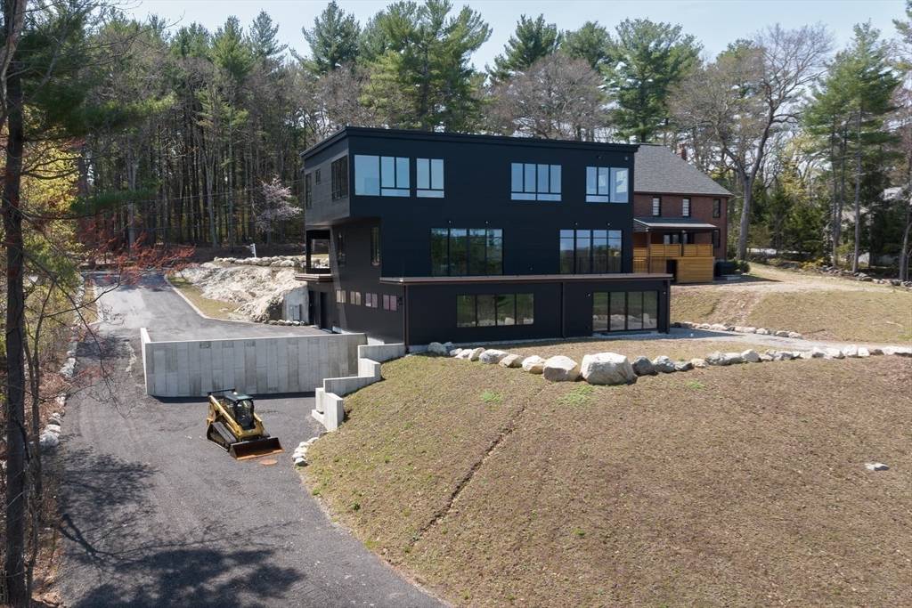 Weston, MA 02493,154 Newton Street