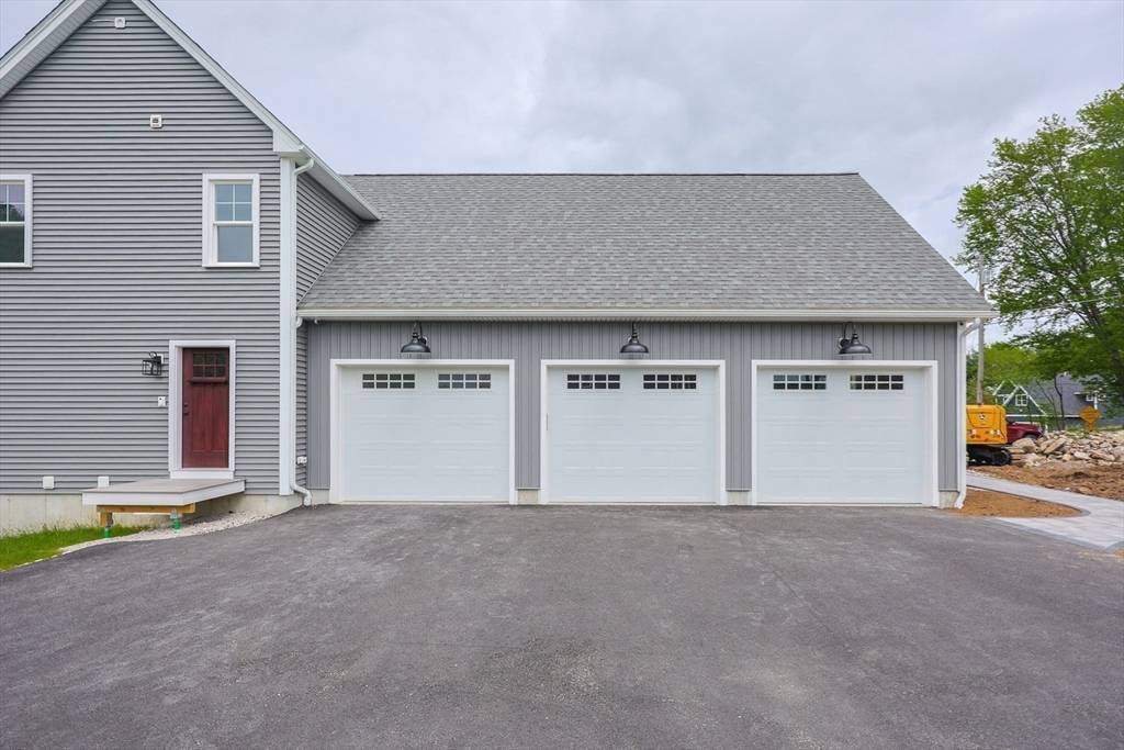 Charlton, MA 01507,40 Blood Rd