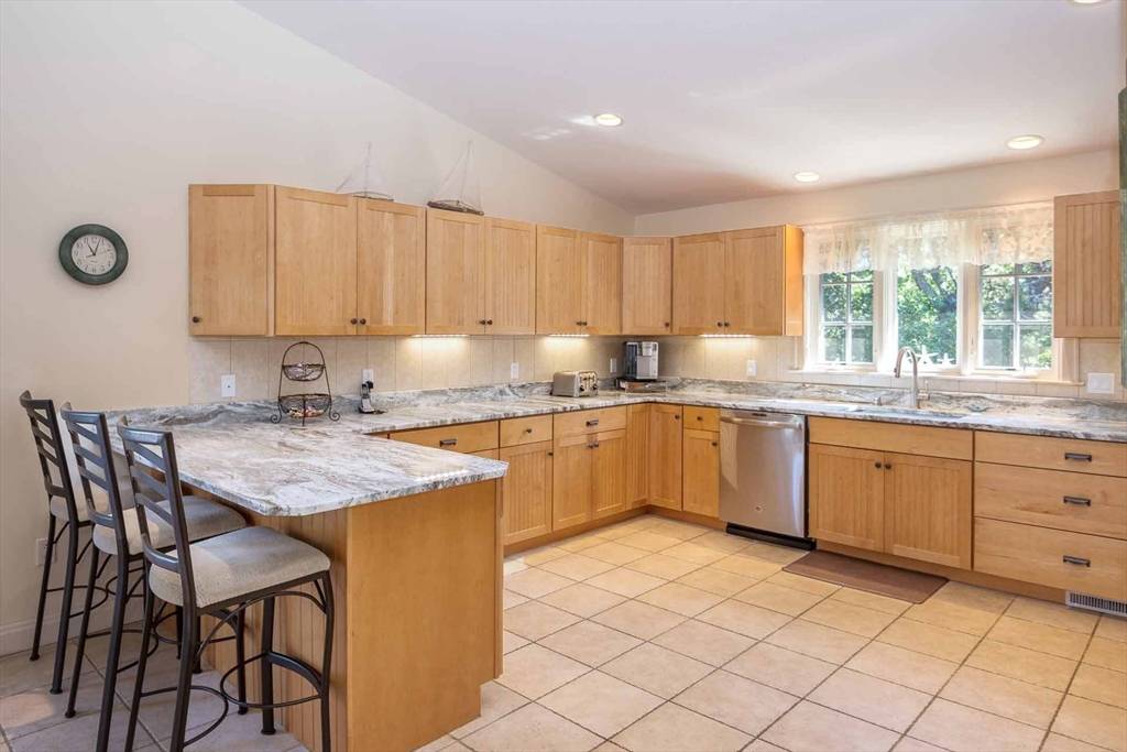 109 Herring Creek Rd Edgartown, MA 02539