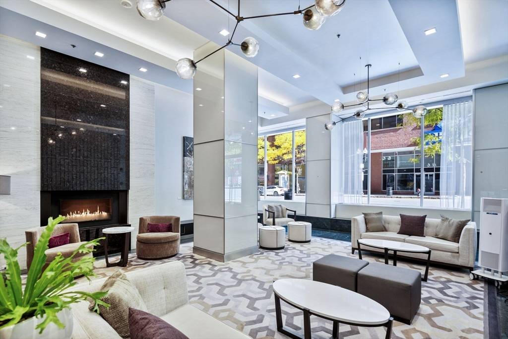 Boston, MA 02116,1 Charles St. S #210