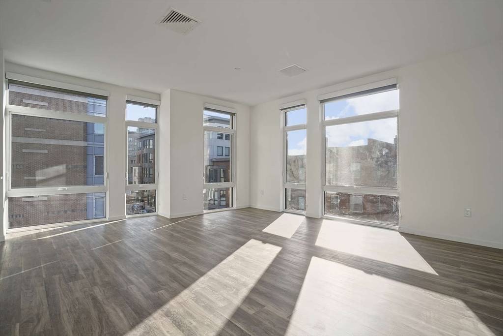 Boston, MA 02215,839 Beacon Street #306