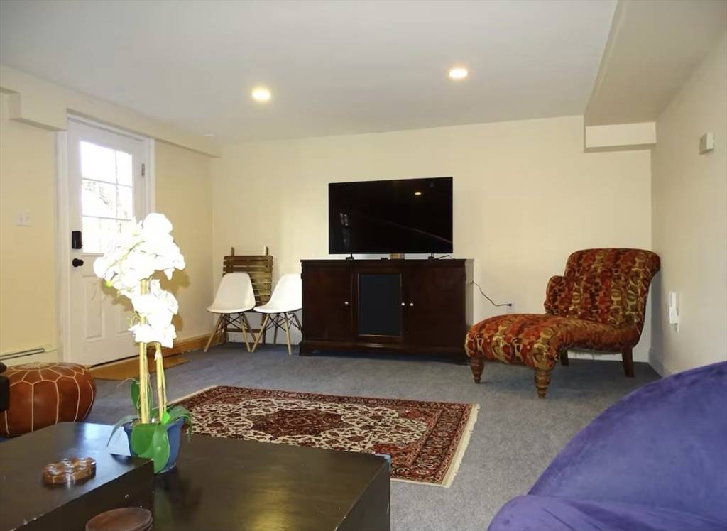 Weston, MA 02493,40 Possum Rd #B