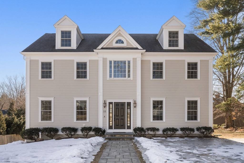 Wellesley, MA 02482,11 Roanoke Rd