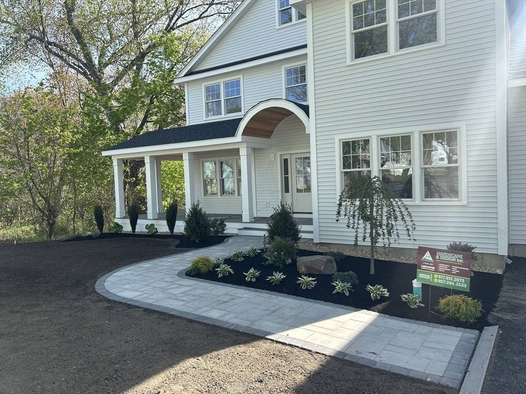 Reading, MA 01867,41 Winter St