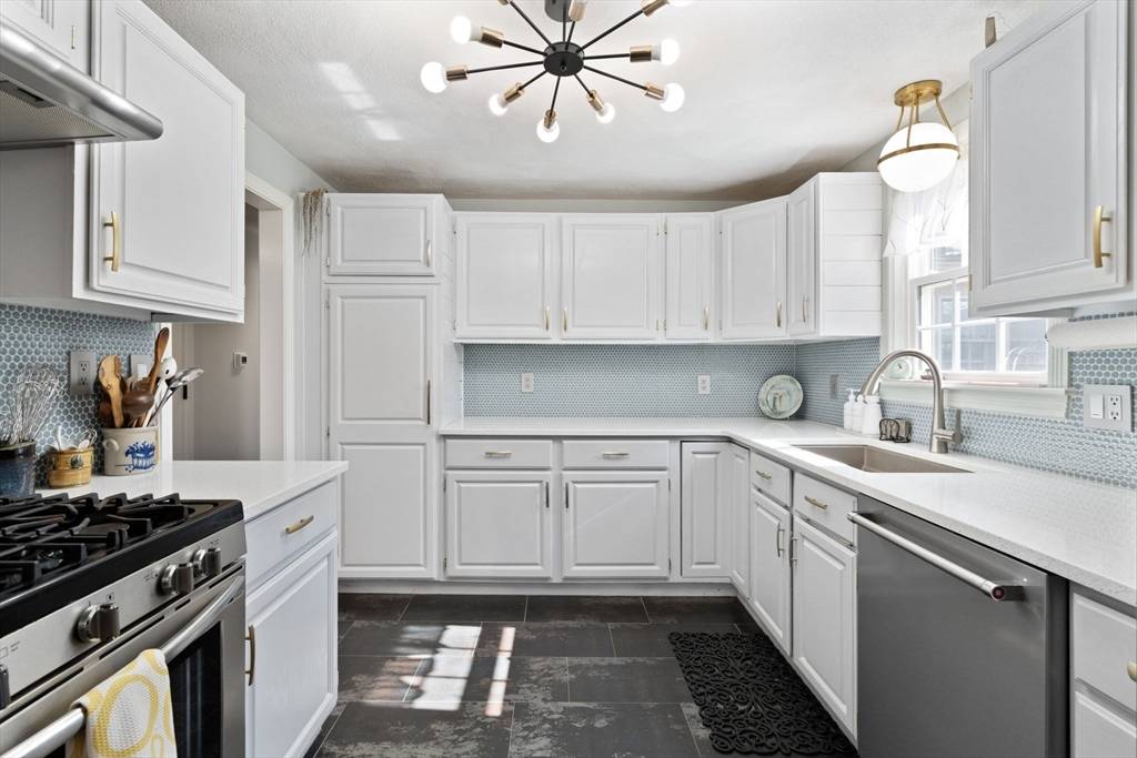 Duxbury, MA 02332,39 Delorenzo Dr