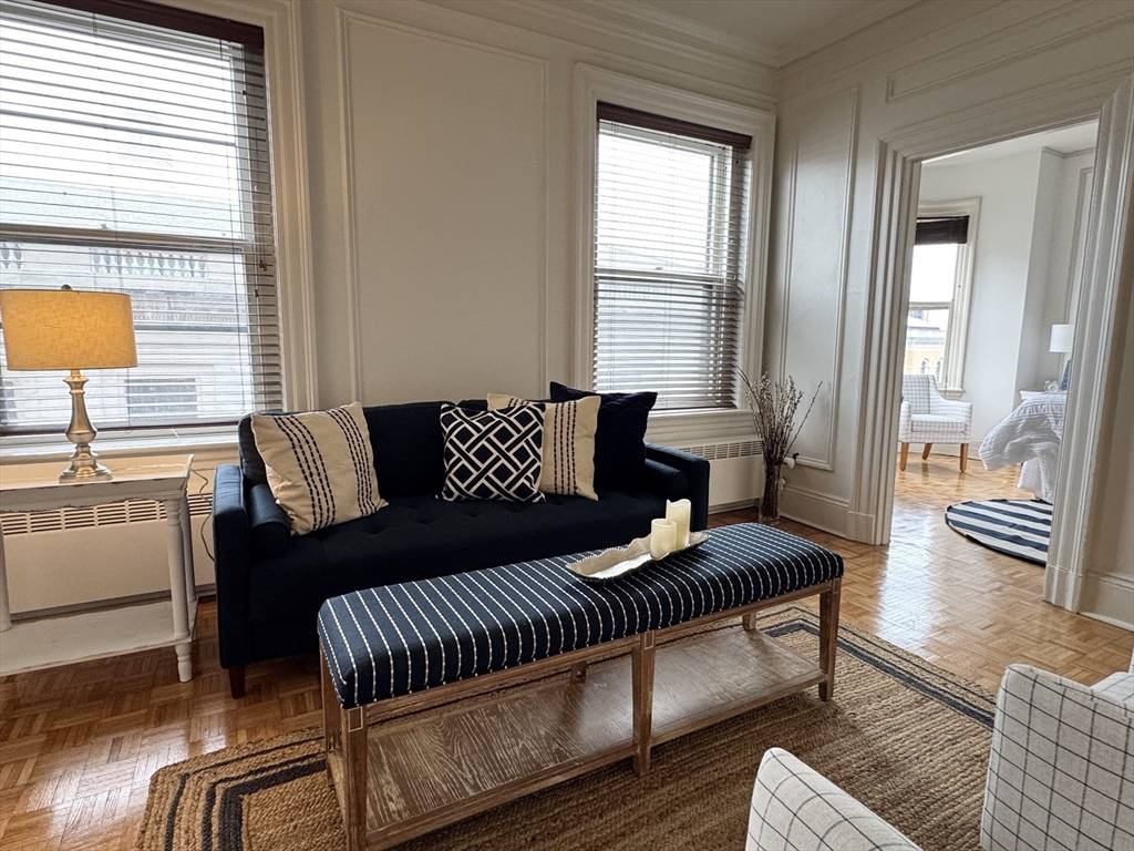 Boston, MA 02108,21 Beacon St #7R