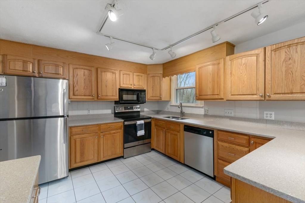 Stoneham, MA 02180,214 Park St