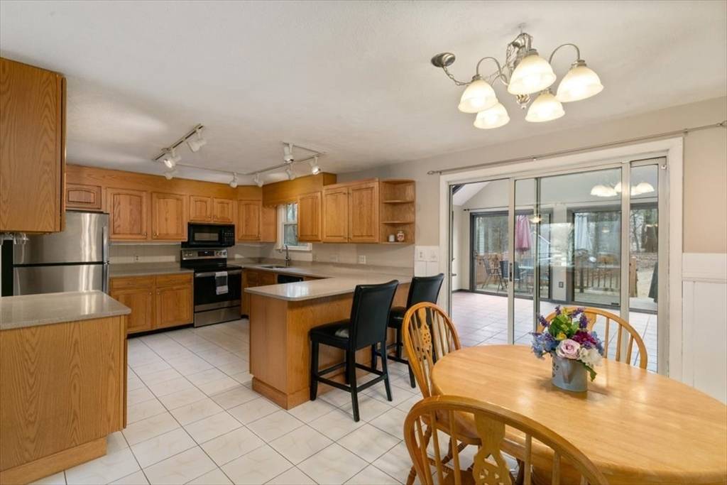 Stoneham, MA 02180,214 Park