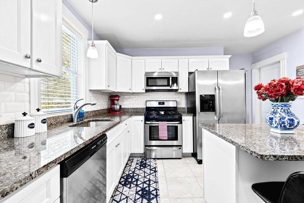 Methuen, MA 01844,17 Woodland St.