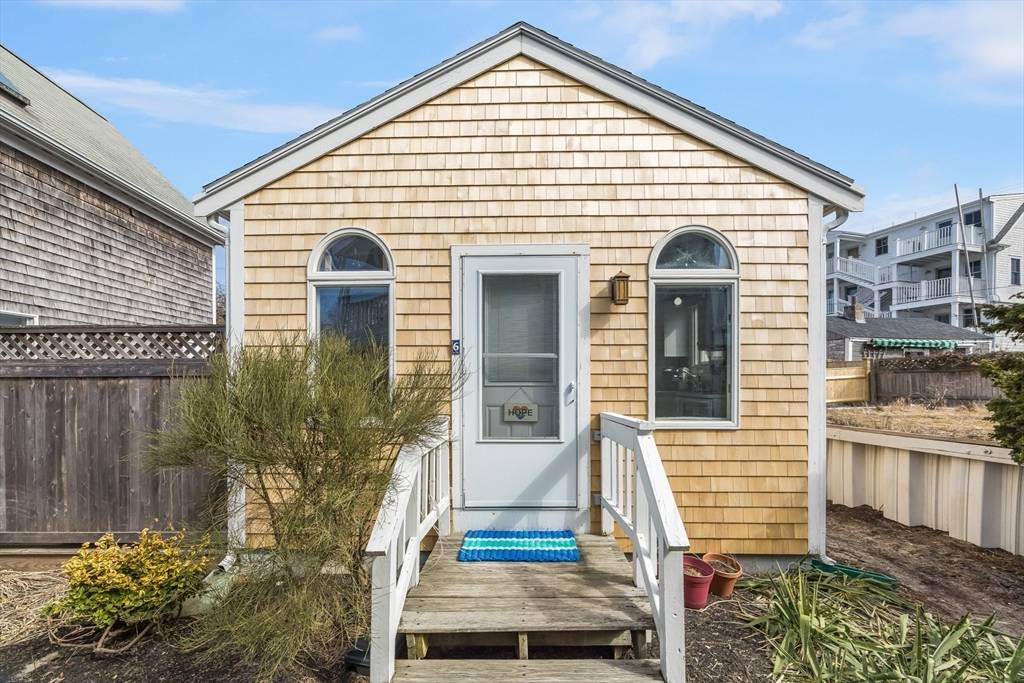 Provincetown, MA 02657,54 Bradford St #C