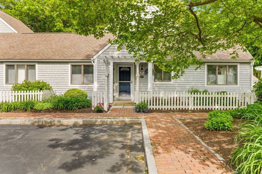 Mashpee, MA 02649,100 Mid-Iron Way #7021