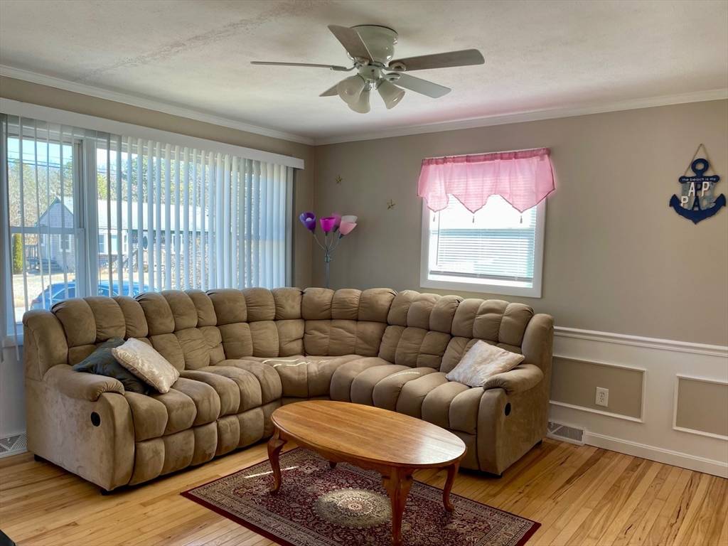 Bourne, MA 02532,16 Summer St.