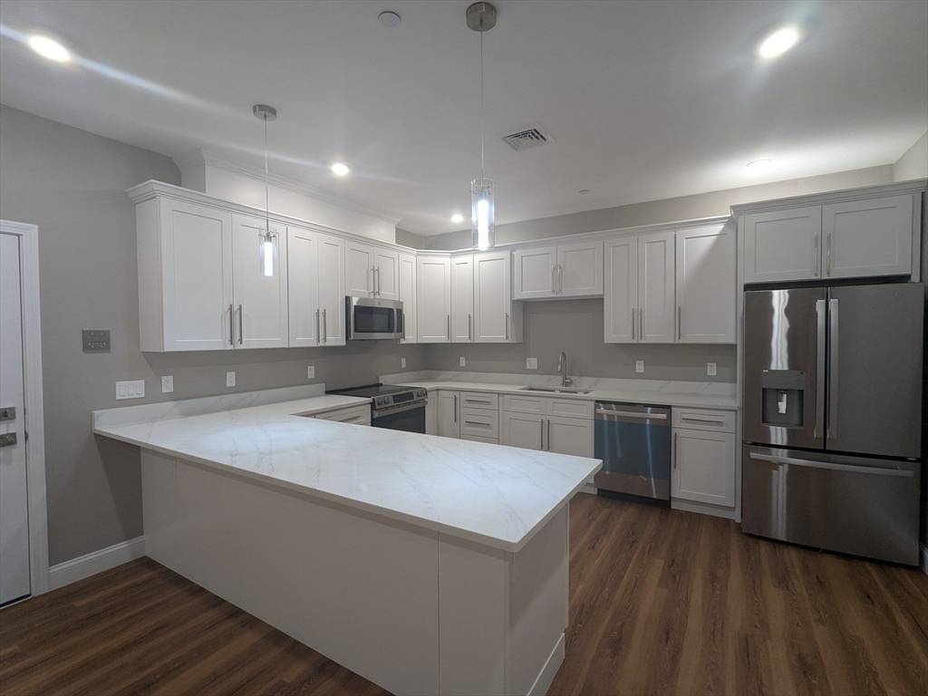 Lynn, MA 01902,13 Nahant Street #2B