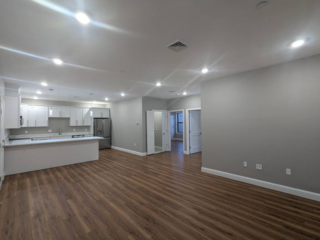 Lynn, MA 01902,13 Nahant Street #2B
