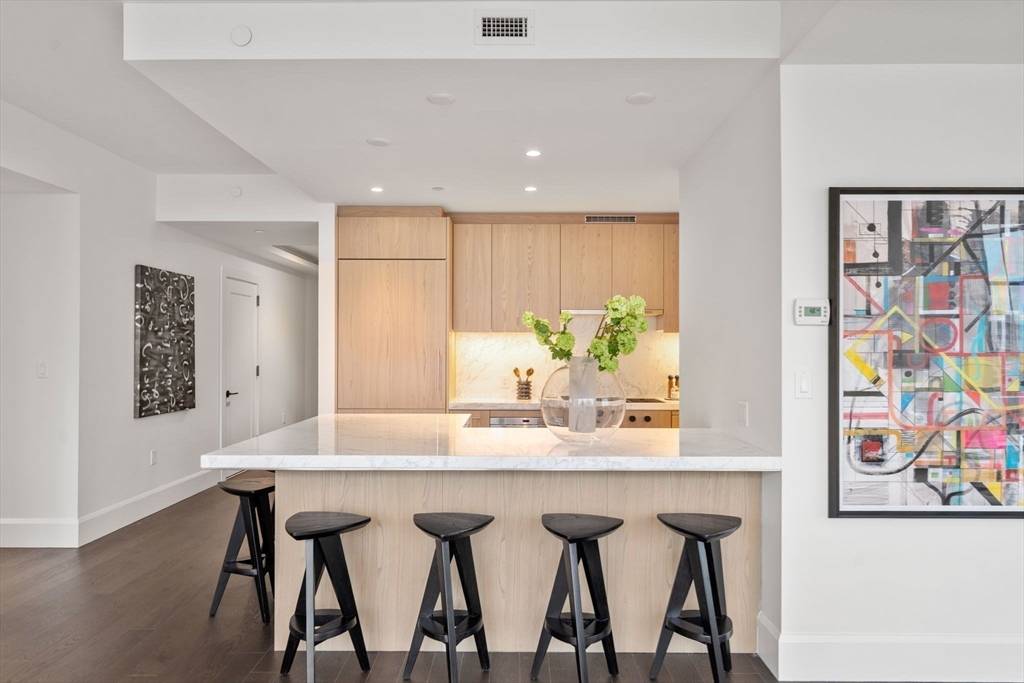 Boston, MA 02116,430 Stuart St #27DE