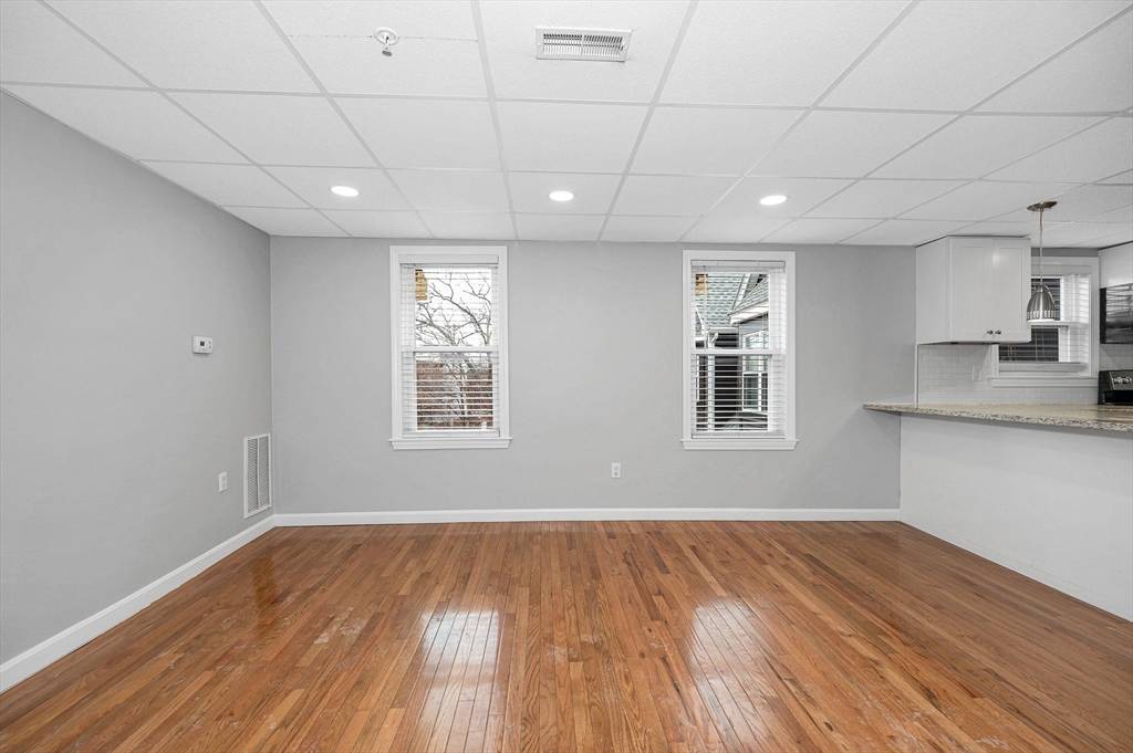 Lowell, MA 01852,688 Lawrence St #2