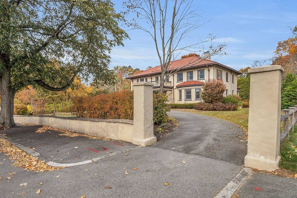 Swampscott, MA 01907,2 Ocean Avenue