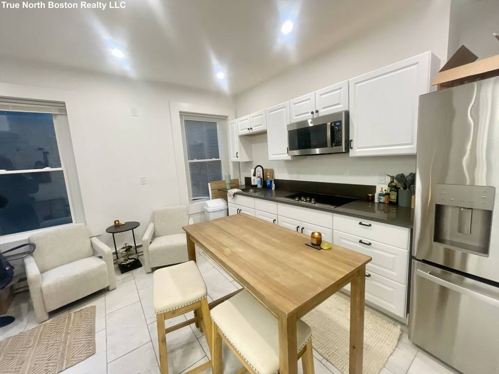 Boston, MA 02113,206 Hanover St #1