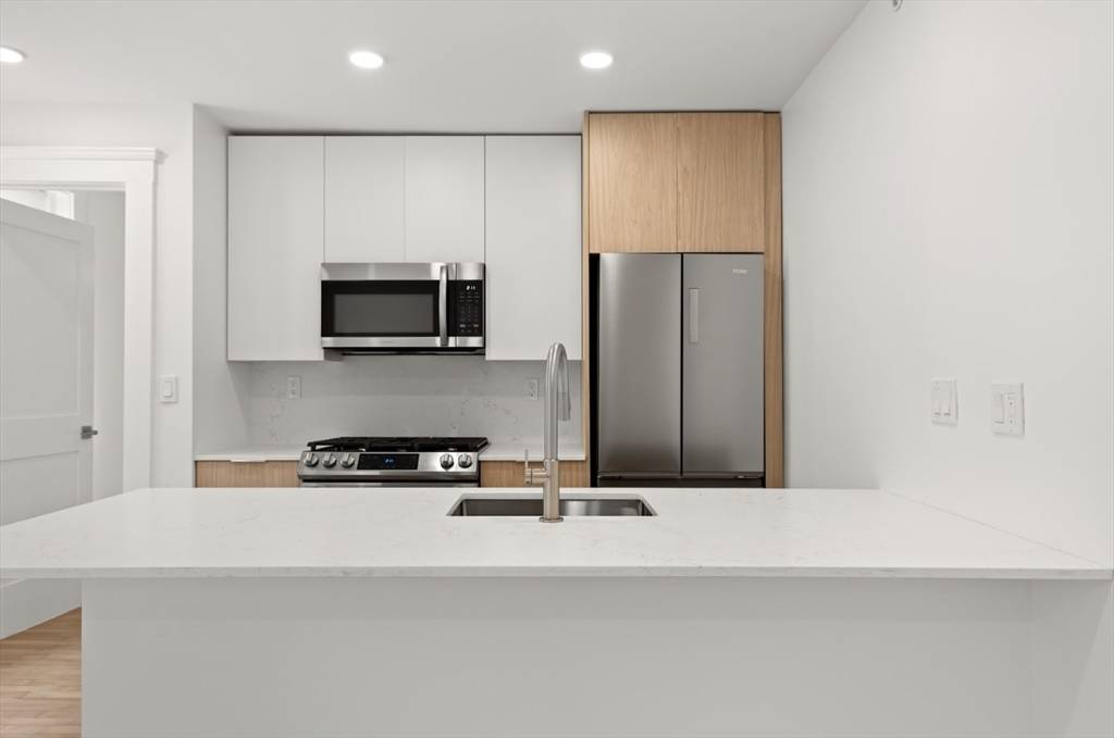 Medford, MA 02155,26 Bradlee Rd #103