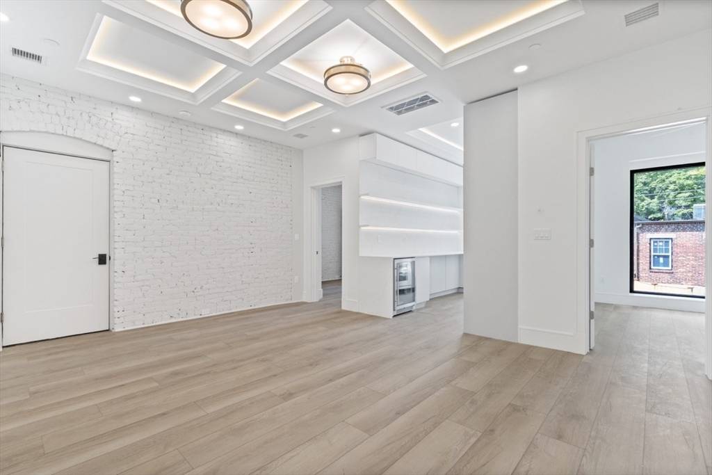 Brookline, MA 02446,1578 Beacon #102