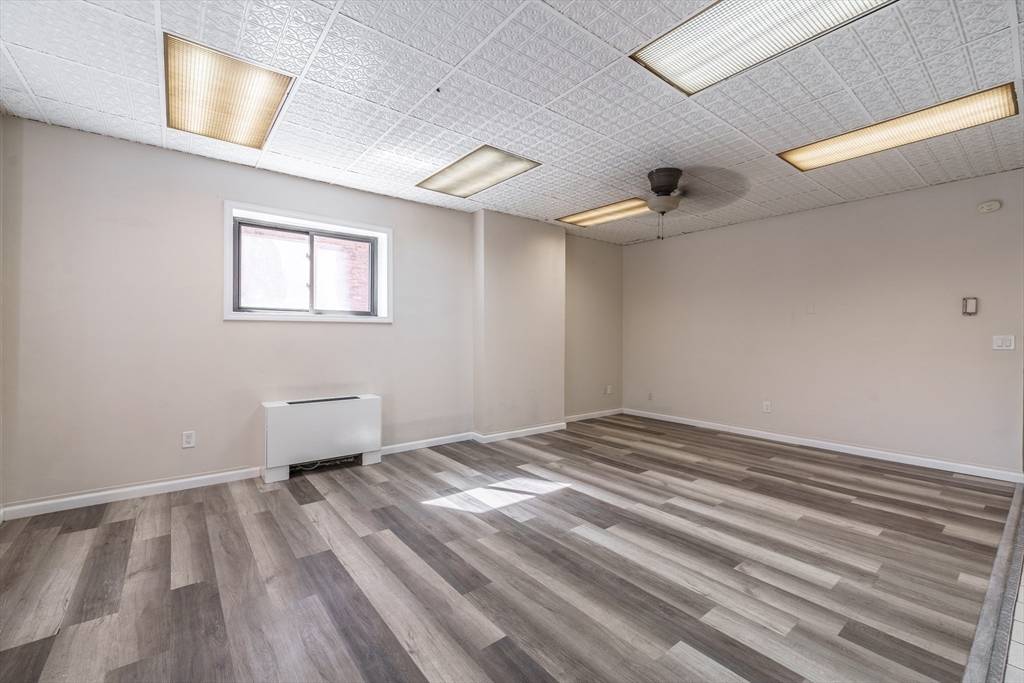 Springfield, MA 01103,140 Chestnut St #105