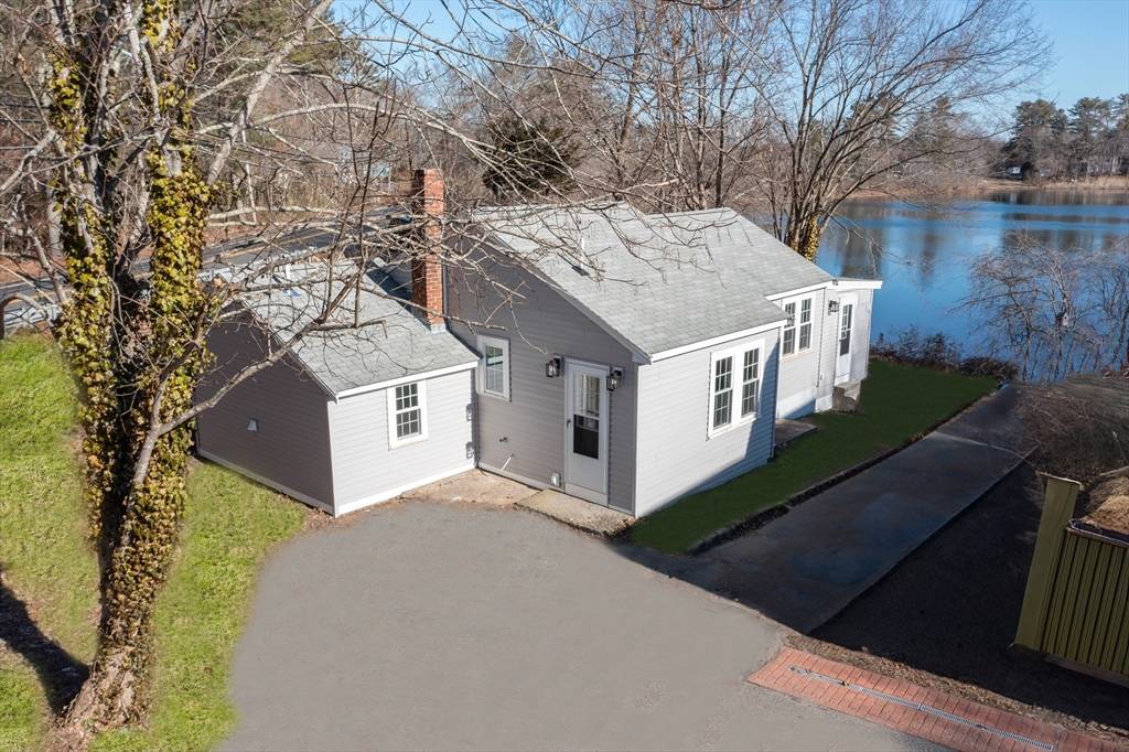 Pembroke, MA 02359,396 Mattakeesett St