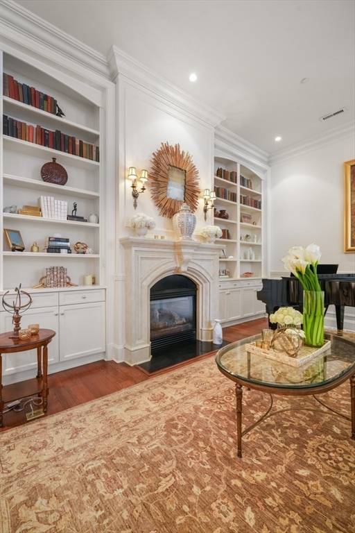 Boston, MA 02108,50 Beacon St #1